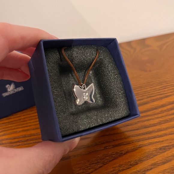 Gift 💝 SWAROVSKI light purple butterfly necklace - Picture 3 of 7